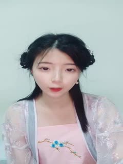丰满的熟女享受与邻居年轻儿子的跨种族性爱